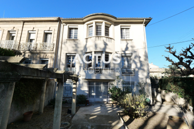 Maison &agrave; vendre &agrave; SALON-DE-PROVENCE  - 9 pi&egrave;ces - 240 m&sup2; 