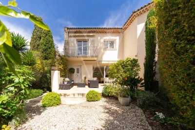 Apartment for sale in CANNES  - 5 rooms - 122 m&sup2; 