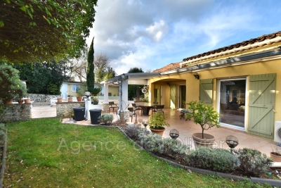 Maison &agrave; vendre plain pied et jardin vendres 
