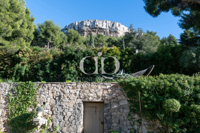 Maison &agrave; vendre &agrave; CASSIS  - 7 pi&egrave;ces - 285 m&sup2; 