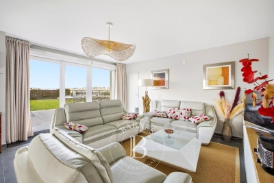 Apartment for sale in MARSEILLE 8EME  - 5 rooms - 350 m&sup2; 