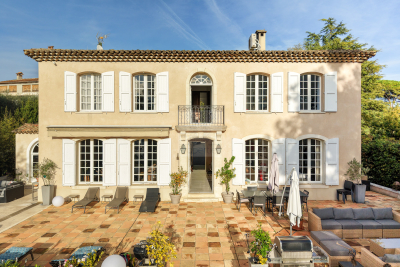 Maison &agrave; vendre &agrave; LA COLLE-SUR-LOUP  - 8 pi&egrave;ces - 280 m&sup2; 