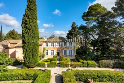 Maison &agrave; vendre &agrave; AIX-EN-PROVENCE  - 10 pi&egrave;ces - 550 m&sup2; 