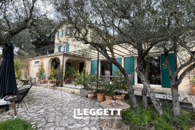 Maison &agrave; vendre &agrave; VILLENEUVE-LÈS-AVIGNON  - 7 pi&egrave;ces - 186 m&sup2; 