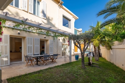 House for sale in BEAULIEU-SUR-MER  - 7 rooms - 181 m&sup2; 
