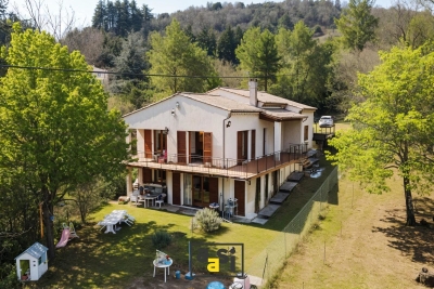 Maison &agrave; vendre &agrave; VALS LES BAINS  - 9 pi&egrave;ces - 196 m&sup2; 
