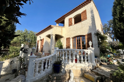 Maison &agrave; vendre &agrave; SIX-FOURS-LES-PLAGES  - 5 pi&egrave;ces - 92 m&sup2; 