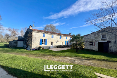 Maison &agrave; vendre &agrave; ST HILAIRE DE VILLEFRANCHE  - 9 pi&egrave;ces - 234 m&sup2; 
