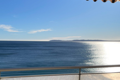 Appartement &agrave; vendre vue mer terrasse le lavandou 