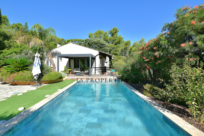 Maison &agrave; vendre &agrave; HYÈRES  - 9 pi&egrave;ces - 190 m&sup2; 