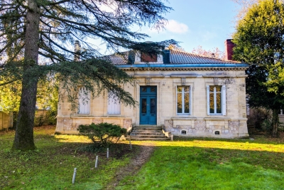 Maison &agrave; vendre &agrave; ST-MÉDARD-EN-JALLES  - 8 pi&egrave;ces - 222 m&sup2; 