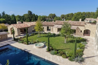 Maison &agrave; vendre &agrave; ST-RÉMY-DE-PROVENCE  - 11 pi&egrave;ces - 495 m&sup2; 