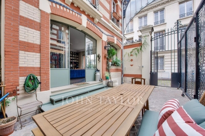 House for sale in PARIS 16EME  - 5 rooms - 131 m&sup2; 