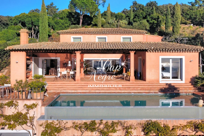 Maison &agrave; vendre &agrave; RAYOL-CANADEL-SUR-MER  - 4 pi&egrave;ces - 204 m&sup2; 