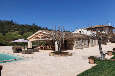 Maison &agrave; vendre &agrave; PLAN-DE-LA-TOUR  - 9 pi&egrave;ces - 500 m&sup2; 