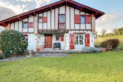 Maison &agrave; vendre &agrave; URRUGNE  - 6 pi&egrave;ces - 300 m&sup2; 