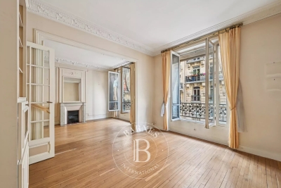 Appartement &agrave; vendre &agrave; Paris 7Eme  - 3 pi&egrave;ces 65 m&sup2; 