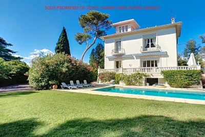House for sale in ST-RAPHAËL  - 10 rooms - 350 m&sup2; 