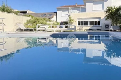 Maison &agrave; vendre &agrave; MÉRIGNAC  - 6 pi&egrave;ces - 193 m&sup2; 