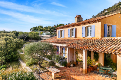 Maison &agrave; vendre &agrave; TOURRETTES-SUR-LOUP  - 7 pi&egrave;ces - 235 m&sup2; 
