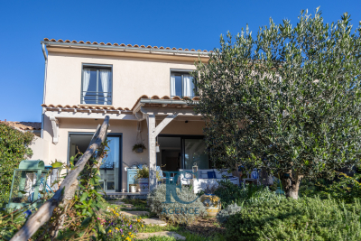 House for sale in SANARY-SUR-MER  - 5 rooms - 103 m&sup2; 