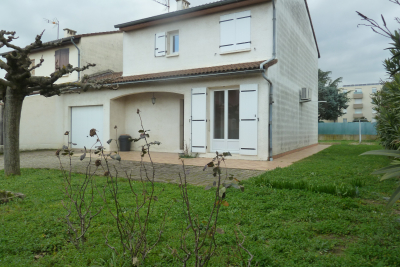 Maison &agrave; louer &agrave; PONT-ST-ESPRIT  - 4 pi&egrave;ces - 101 m&sup2; 