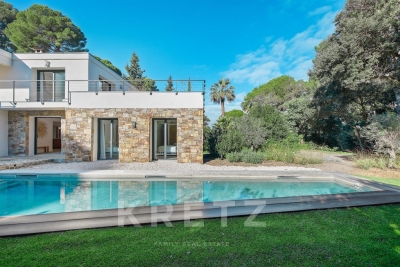 Maison &agrave; vendre &agrave; BORMES-LES-MIMOSAS  - 8 pi&egrave;ces - 247 m&sup2; 