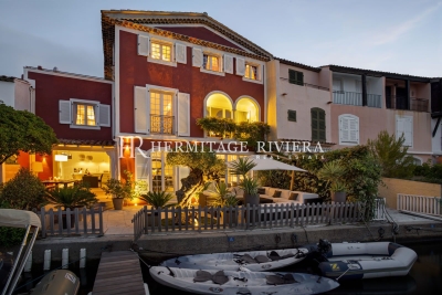 Maison &agrave; louer &agrave; GRIMAUD  - 10 pi&egrave;ces - 400 m&sup2; 