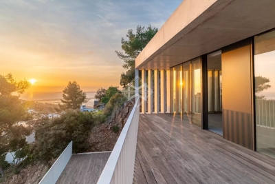 Maison &agrave; vendre &agrave; HYÈRES  - 6 pi&egrave;ces - 300 m&sup2; 