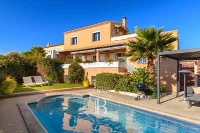 Maison &agrave; vendre &agrave; CASSIS  - 6 pi&egrave;ces - 368 m&sup2; 