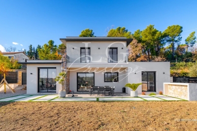 Maison &agrave; vendre &agrave; TOURRETTES  - 4 pi&egrave;ces - 165 m&sup2; 