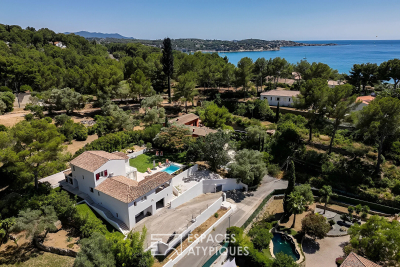 Maison &agrave; vendre &agrave; SANARY-SUR-MER  - 8 pi&egrave;ces - 183 m&sup2; 