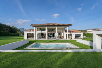 Maison &agrave; vendre &agrave; CABRIES  - 6 pi&egrave;ces - 234 m&sup2; 