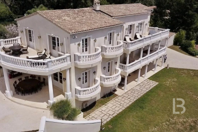 Maison &agrave; vendre &agrave; TOURRETTES-SUR-LOUP  - 11 pi&egrave;ces - 385 m&sup2; 