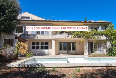 Maison &agrave; vendre &agrave; ST-RAPHAËL  - 9 pi&egrave;ces - 390 m&sup2; 