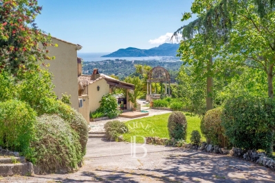 Maison &agrave; vendre &agrave; MOUGINS  - 5 pi&egrave;ces - 225 m&sup2; 