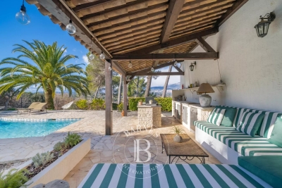 Maison &agrave; vendre &agrave; MOUGINS  - 6 pi&egrave;ces - 176 m&sup2; 