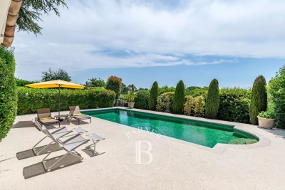 Maison &agrave; vendre &agrave; MOUGINS Centre - 9 pi&egrave;ces - 258 m&sup2; 
