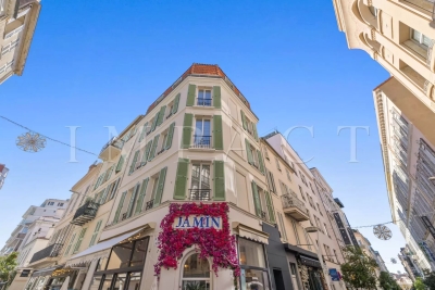 Apartment for sale in CANNES  - 12 rooms - 191 m&sup2; 