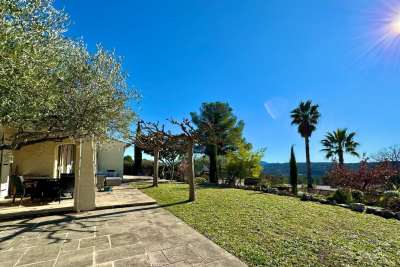 Maison &agrave; vendre &agrave; TOURRETTES  - 5 pi&egrave;ces - 163 m&sup2; 