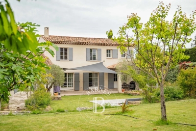 Maison &agrave; vendre &agrave; AIX-EN-PROVENCE  - 7 pi&egrave;ces - 213 m&sup2; 