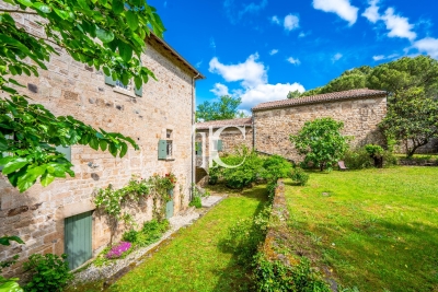 House for sale in VINEZAC  - 8 rooms - 334 m&sup2; 