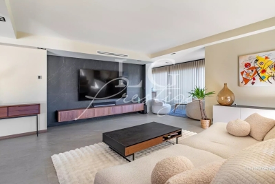 Apartment for sale in MANDELIEU-LA-NAPOULE  - 5 rooms - 177 m&sup2; 