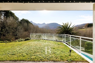 Maison &agrave; vendre &agrave; URRUGNE  - 6 pi&egrave;ces - 307 m&sup2; 