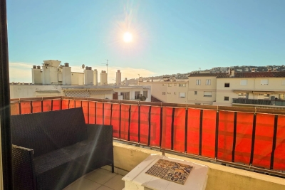Appartement &agrave; vendre ascenseur vue mer terrasse parking 