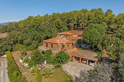 House for sale in HYÈRES  - 11 rooms - 370 m&sup2; 