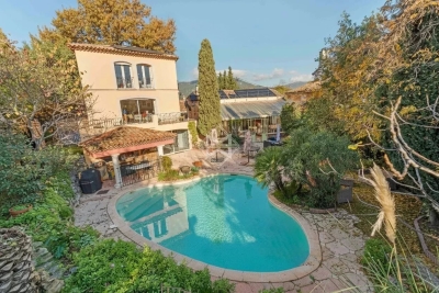 Maison &agrave; vendre &agrave; TOULON  - 9 pi&egrave;ces - 300 m&sup2; 