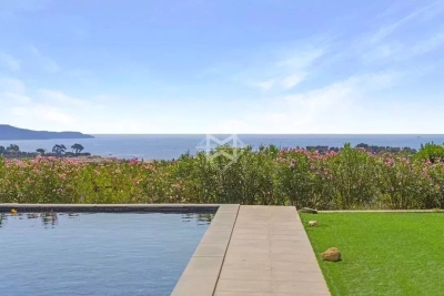 House for sale in CAVALAIRE-SUR-MER   - 220 m&sup2; 
