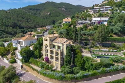 Maison &agrave; vendre &agrave; THÉOULE-SUR-MER  - 10 pi&egrave;ces - 285 m&sup2; 