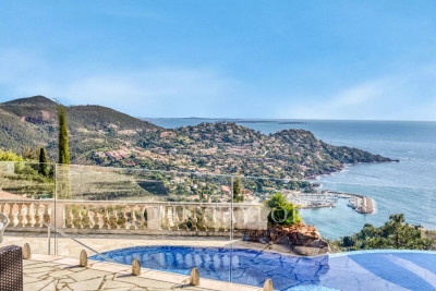 Maison &agrave; vendre &agrave; THÉOULE-SUR-MER  - 8 pi&egrave;ces - 268 m&sup2; 